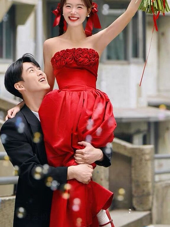 2025 New Red Bridesmaid Street - Photography Outfit 评论和价格